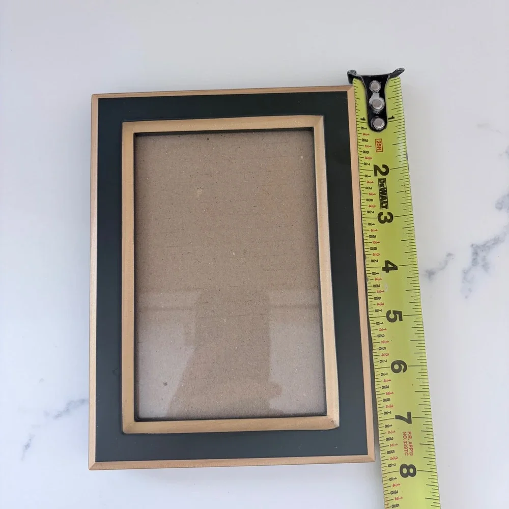 Dark green and tan 4x6 Photo Frame Wood Grain Border Tabletop Wall Mount Decor